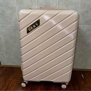 Dkny Bias 28" Upright Trolley Luggage